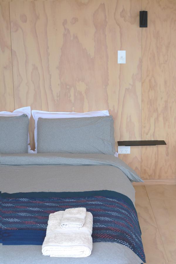 The Huts Bed & Breakfast อาฮิพารา ภายนอก รูปภาพ