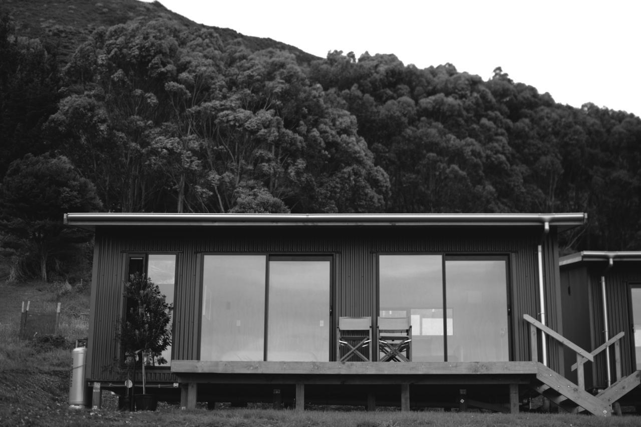 The Huts Bed & Breakfast อาฮิพารา ภายนอก รูปภาพ